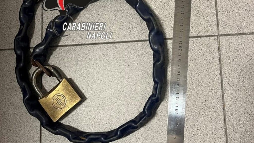 minaccia moglie catena torre greco arresto