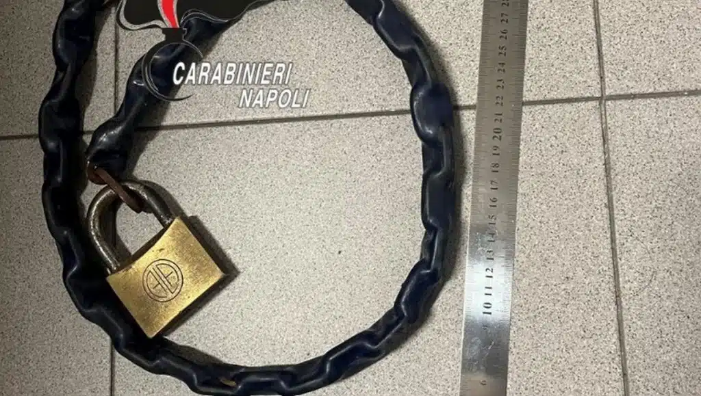 minaccia moglie catena torre greco arresto