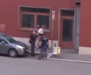 battipaglia ubriaco lancia pietre