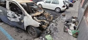 nocera inferiore carcassa auto incendiata abbandonata stazione