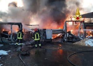 Incendio Via Artigianato Bellizzi