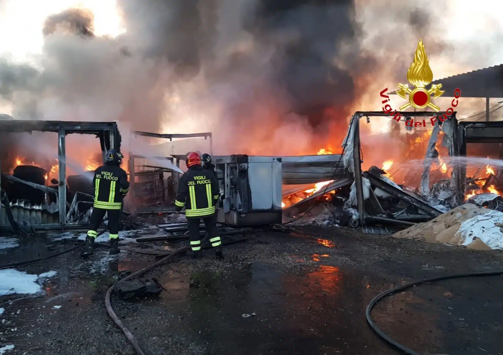 Incendio Via Artigianato Bellizzi