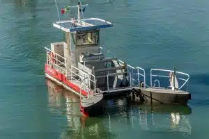Costiera Amalfitana, torna in mare la nave antinquinamento “Costa d’Amalfi”: tecnologie avanzate per proteggere il Mediterraneo