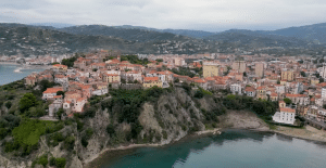 Agropoli nudo violento