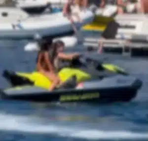 capri bambine moto acqua denuncia borrelli