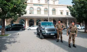 Salerno arrestato derubato turisti