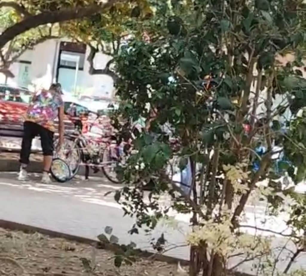 Salerno, minaccia passanti con un coltello e mostra i genitali: choc a Torrione
