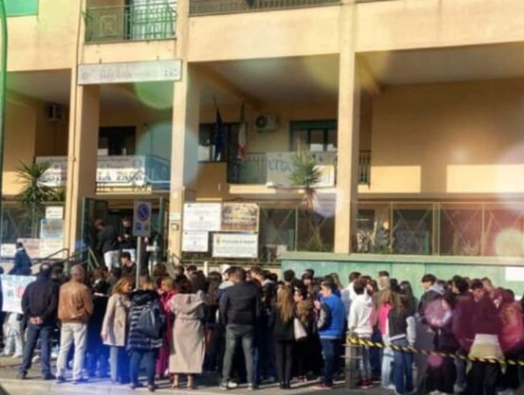 saviano scuola sfratto protesta