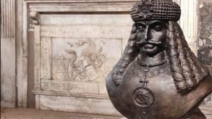 Dracula sarebbe sepolto a Napoli: misteriosa iscrizione sulla tomba di Vlad III di Valacchia