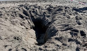 tragedia-sulla-spiaggia-di-montalto-riccardo-muore-sepolto-nella-sabbia-il-padre-smentisce-di-aver-dormito