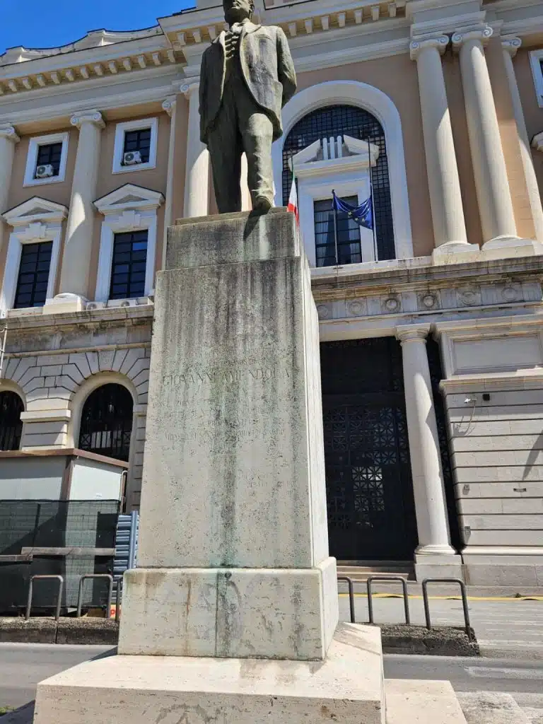 salerno degrado statua giovanni amendola