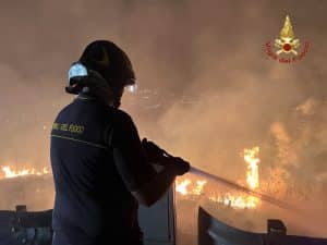 casal velino incendio oggi 6 luglio