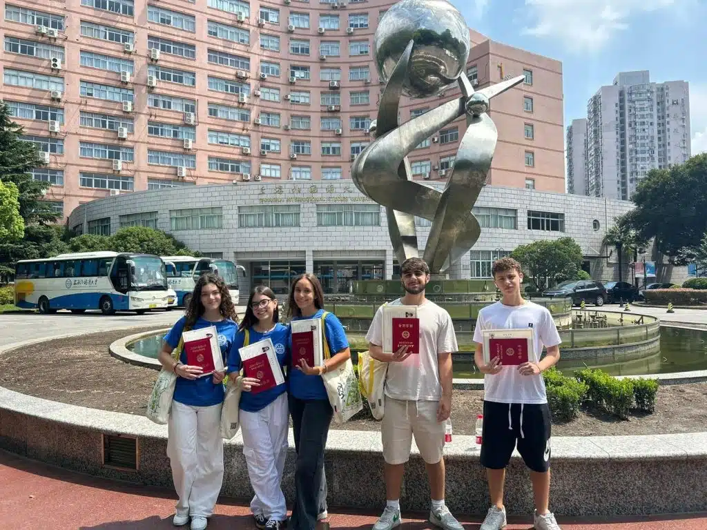 Eboli, talento in viaggio: Chiara Piccolo del “Perito Levi” vola a Shanghai con borsa di studio alla prestigiosa SISU