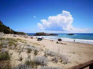 ascea marina bambina allontanata spiaggia ritrovata