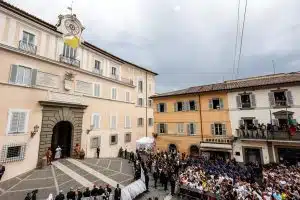 giffoni film festival papa saluto