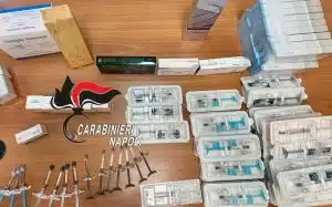 Chirurgia estetica abusiva nel Napoletano: denunciata una donna, sequestrati farmaci e attrezzature