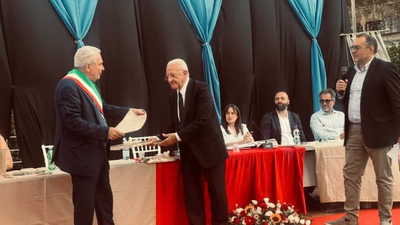 vincenzo de luca cittadinanza onoraria ruvo monte basilicata