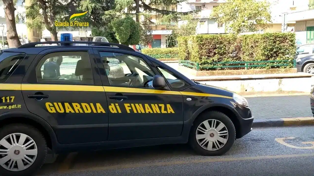 nocera inferiore profumi contraffatti ordigni garage condanna pena sospesa