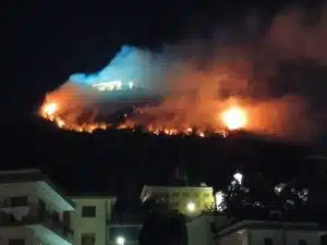 incendio monte castello aisa grave danno ambientale