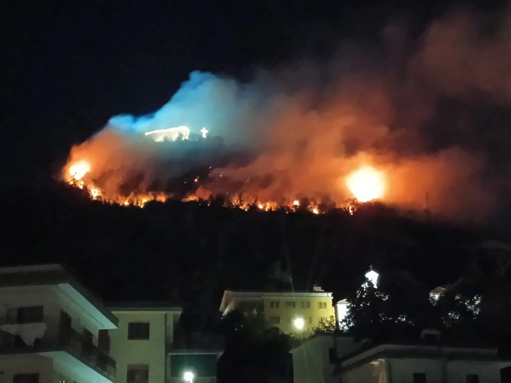 incendio monte castello aisa grave danno ambientale