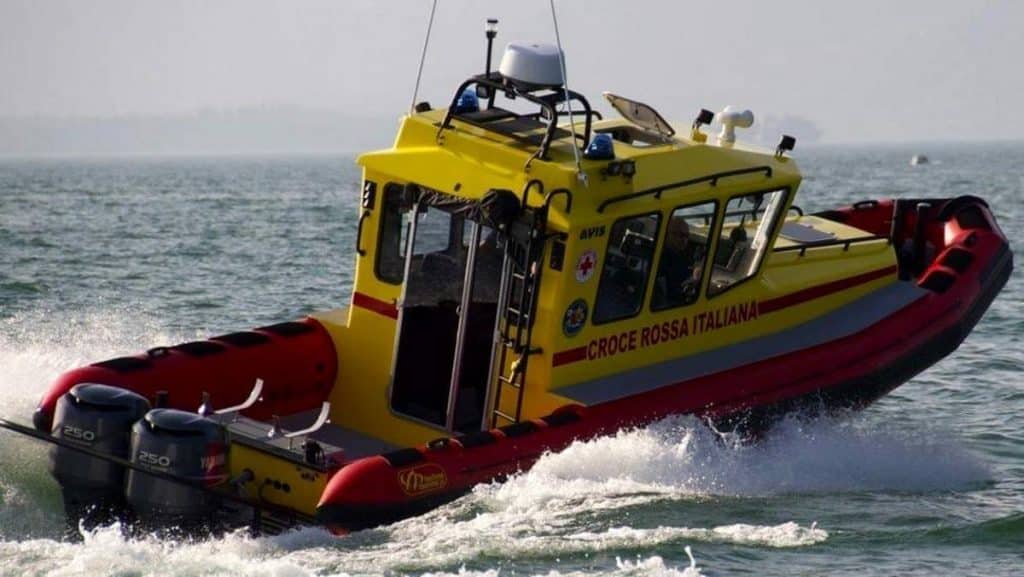 Positano, si tuffa da 7 metri e si ferisce gravemente: paura per una 16enne australiana