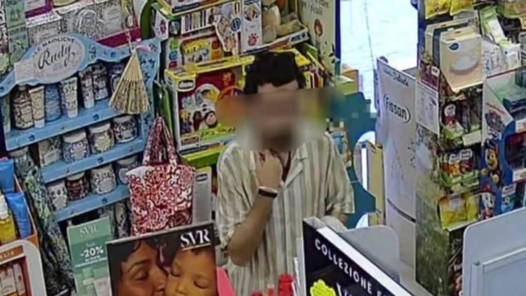furto parafarmacia salerno 4 luglio