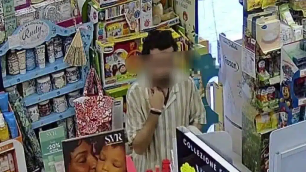 furto parafarmacia salerno 4 luglio