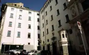 salerno ostello via canali chiuso