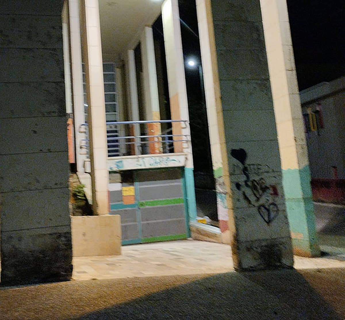 ragazzo punto siringa salerno illuminazione matierno