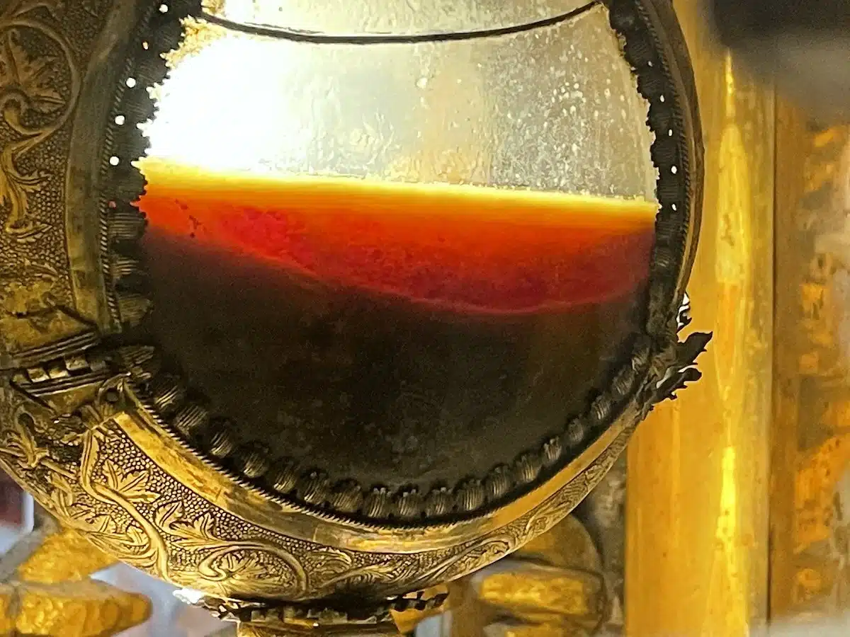 Ravello, si rinnova il prodigio della liquefazione del Sangue di San Pantaleone: fede e mistero nella celebrazione del Santo Patrono