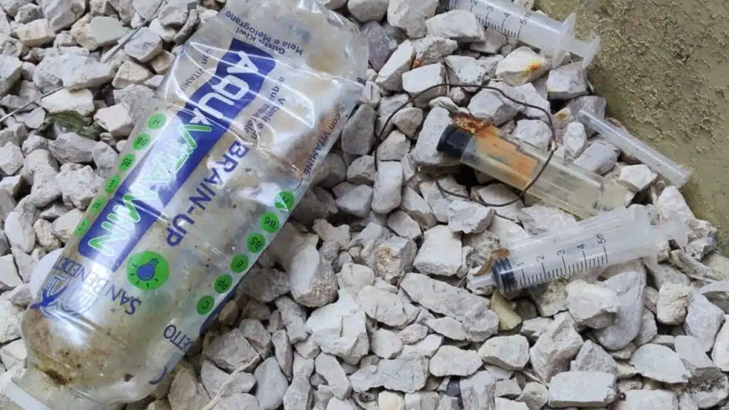 salerno matierno ferito siringa abbandonata