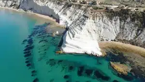 Estate 2025, le spiagge italiane più popolari (e fotografate) secondo una nuova classifica: in vetta la Scala dei Turchi