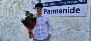 Roccadaspide, Simone si diploma dopo aver frequentato due anni in uno: la scoperta su TikTok