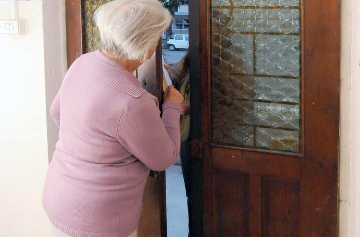 salerno anziana truffata prestito 13 luglio