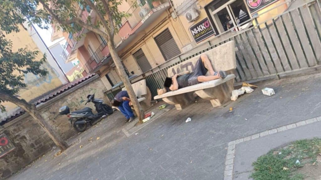 Rimozione panchine Mercatello