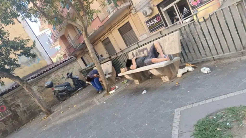 Rimozione panchine Mercatello