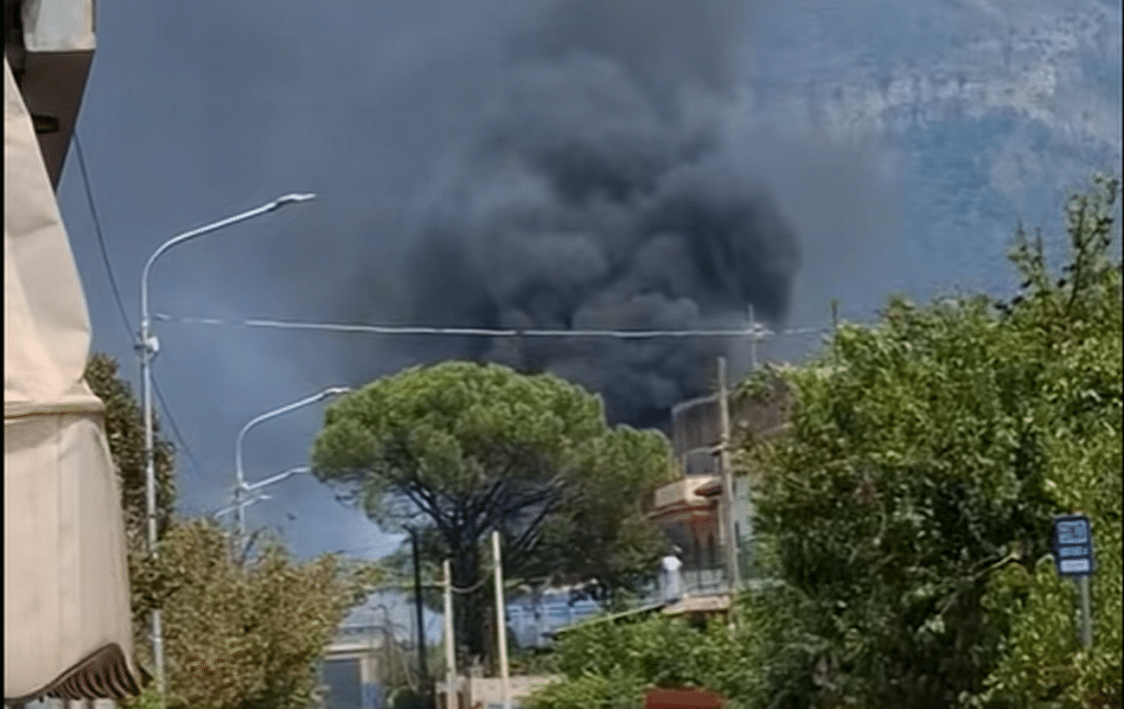 Sarno, incendio di un camion blocca il traffico sull’A30