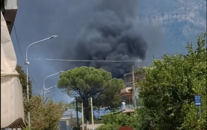 Sarno, incendio di un camion blocca il traffico sull’A30