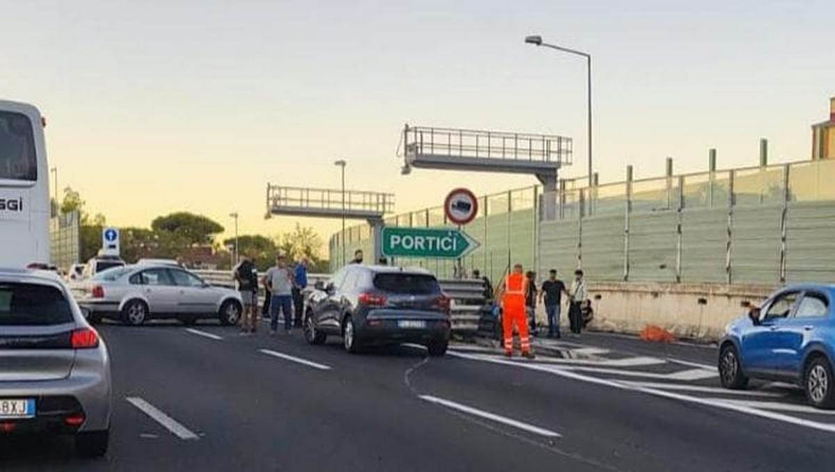 incidente portici morti oggi 31 agosto