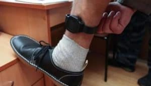benevento abusi minore divieto avvicinamento 8 agosto