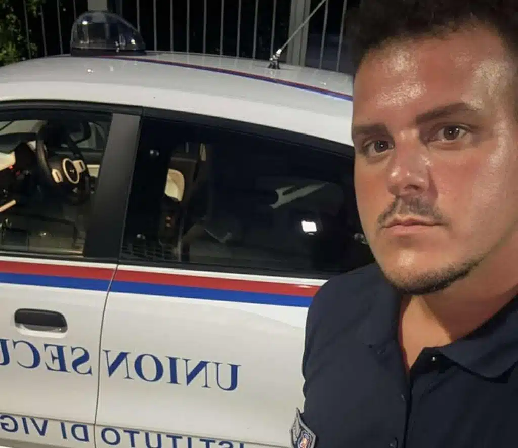 salerno allontanato uomo bottiglia vetro vigilantes salva donna