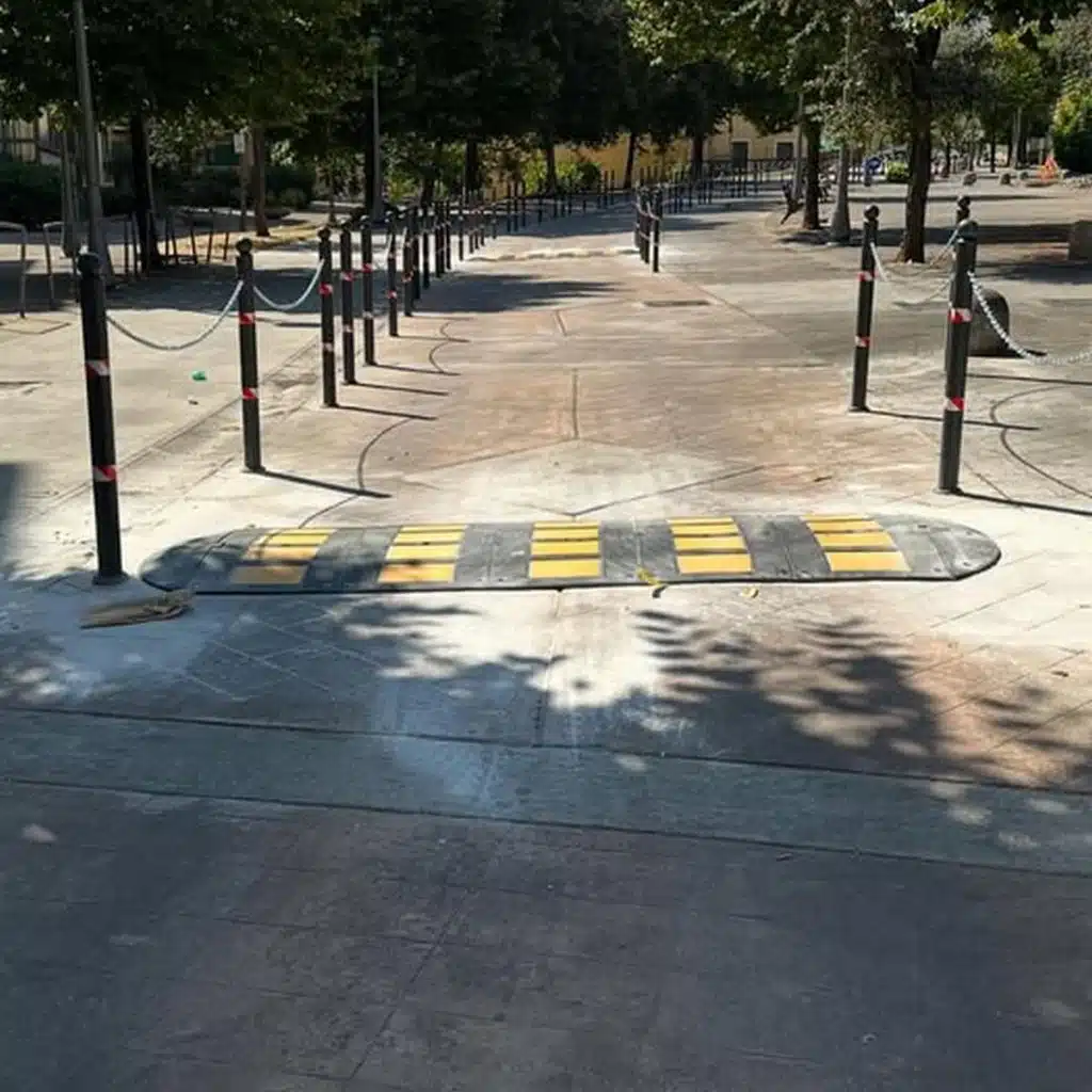 salerno installati dossi via achille napoli