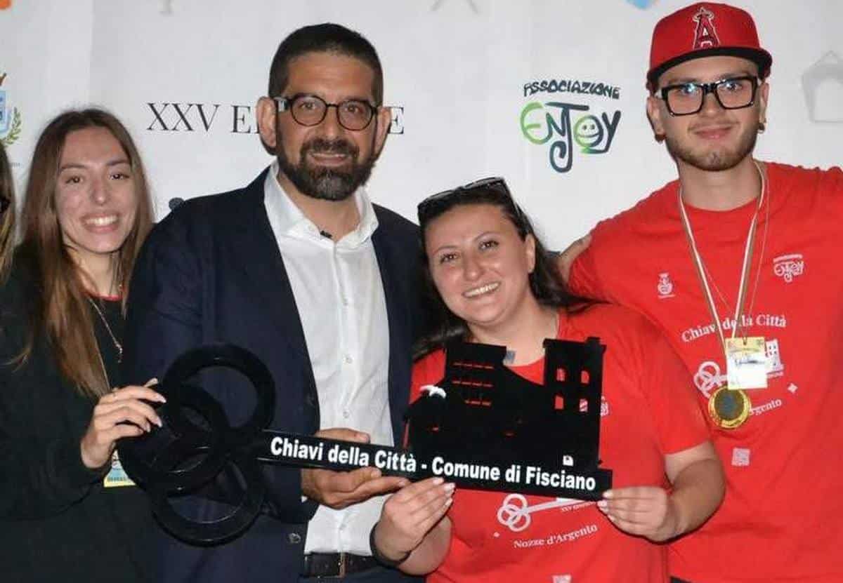 fisciano violenza festeggiamenti sindaco condanna