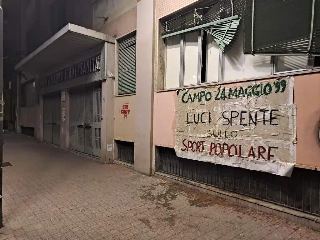 Salerno, campo sportivo “24 Maggio 1999”: luci spente sullo sport popolare a Sant’Eustachio