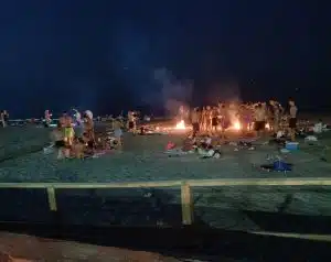Falò vietati sulla spiaggia inclusiva di Mercatello, nuova violazione alla vigilia di Ferragosto