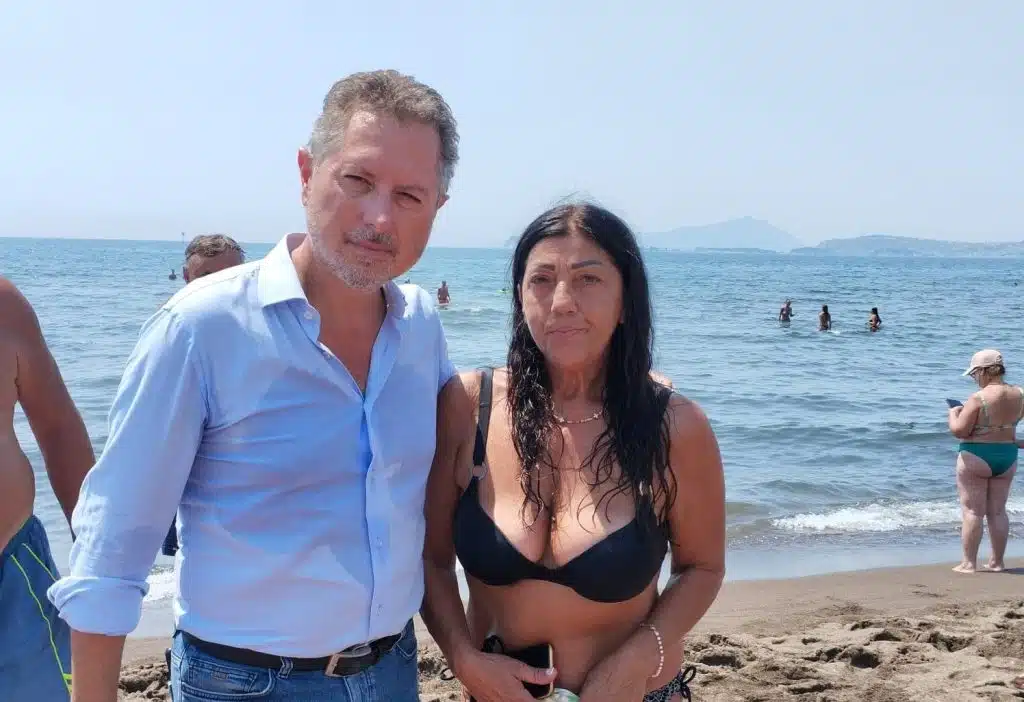Castel Volturno, denuncia al deputato Borrelli: “Al lido sequestrati alimenti e biberon all’ingresso”