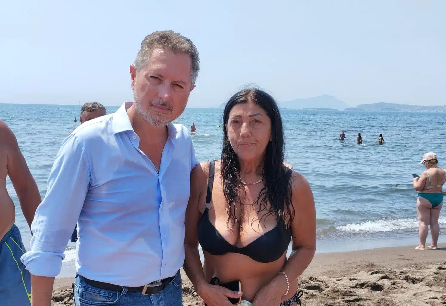 Castel Volturno, denuncia al deputato Borrelli: “Al lido sequestrati alimenti e biberon all’ingresso”