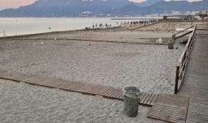 Salerno Pulita ripulisce le spiagge libere comunali della zona orientale