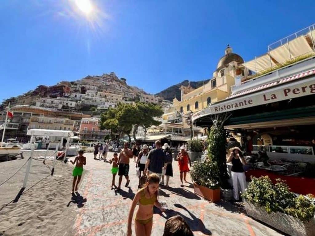 positano divieti cani radio teli spiaggia