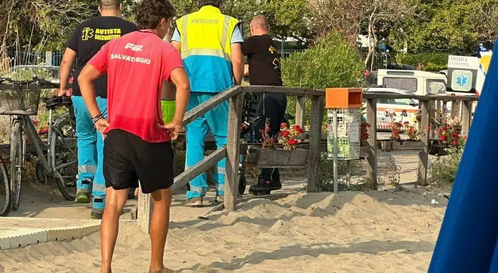 ascea ragazzo ferito caduta scogli salvato bagnini